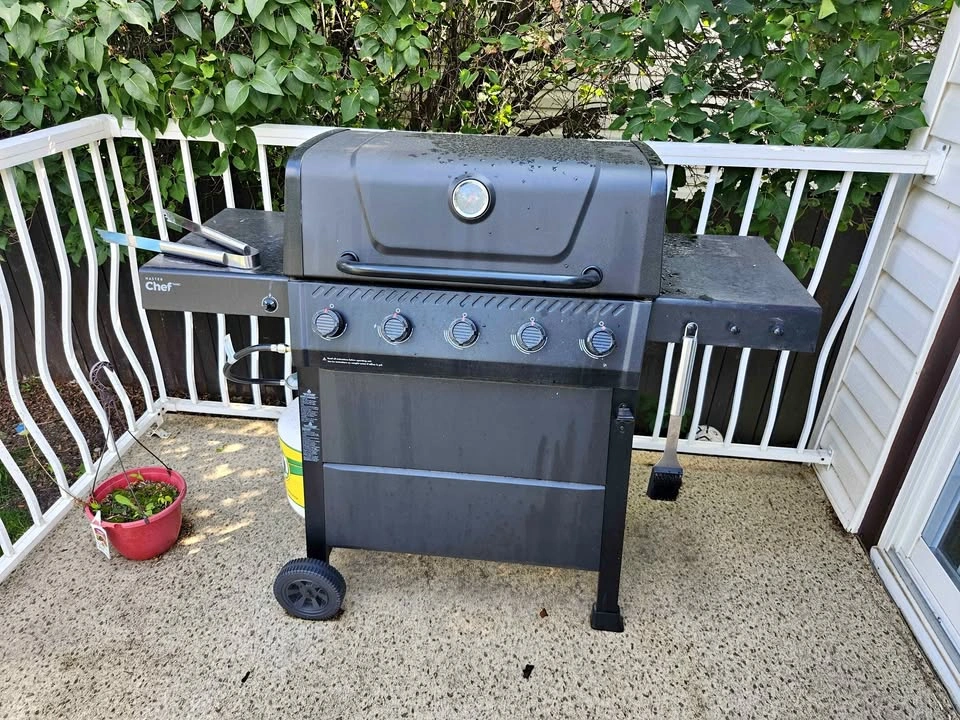 Master Chef 5-Burner Propane BBQ