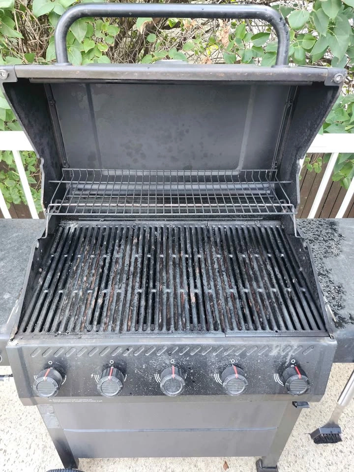 Master Chef 5-Burner Propane BBQ - photo 2