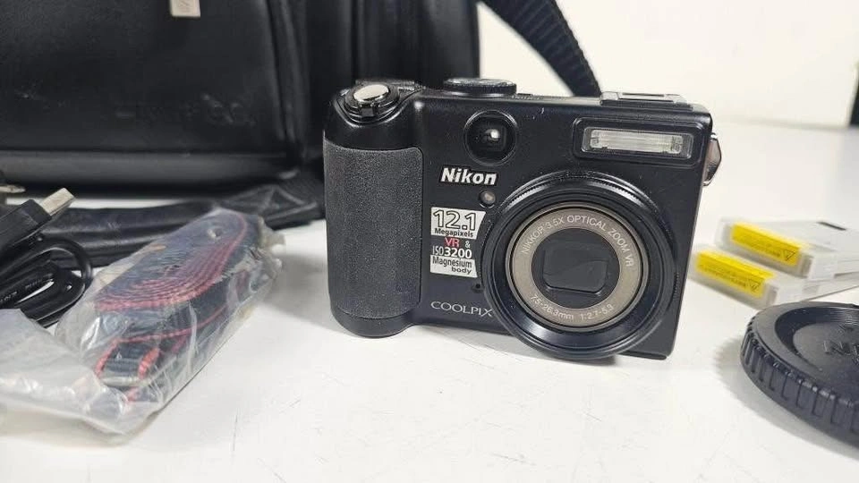 Nikon Coolpix P5100 Digital Camera – 12.1MP + Bag & Accessories - photo 2