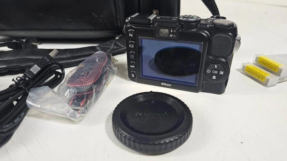 Nikon Coolpix P5100 Digital Camera – 12.1MP + Bag & Accessories - photo 3