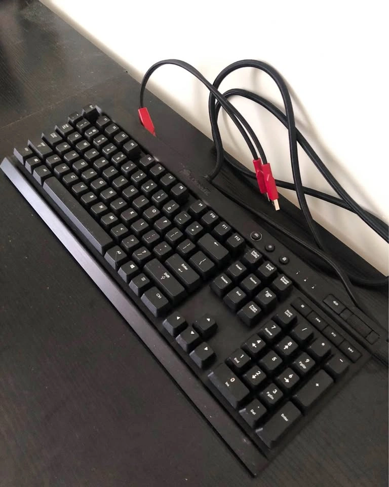 Corsair Vengeance K70 Mechanical Gaming Keyboard - Cherry Red