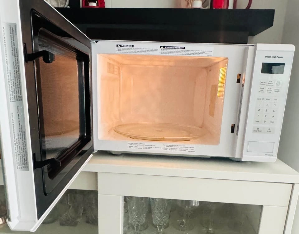 Panasonic Microwave - photo 2
