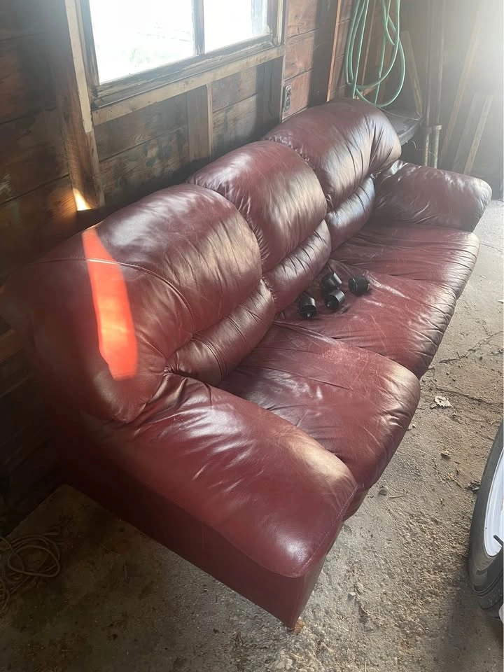Couch - photo 2