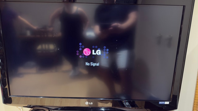 LG 37” TV - photo 2