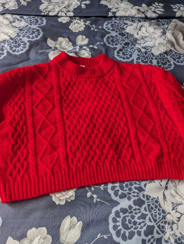 H&M Cable Knit Sweater size small - photo 3