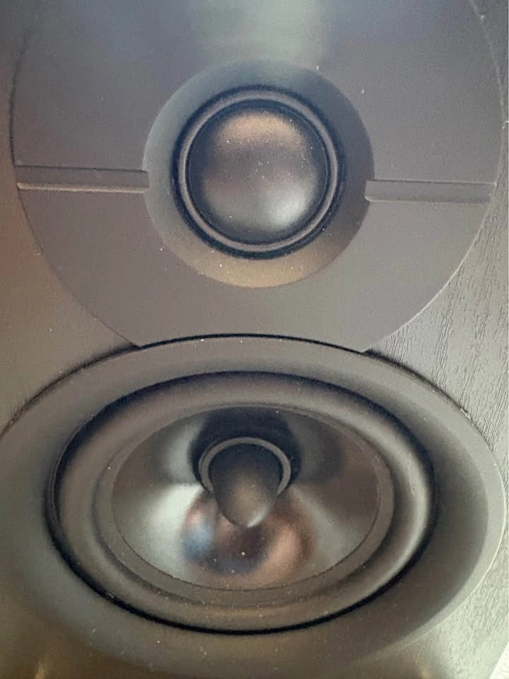 Pair of Vintage MISSIL 2-Way Compact Bookshelf Speakers - photo 2
