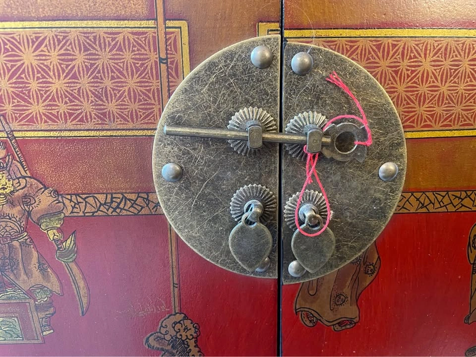Solid wood finely painted Chinese buffet - photo 4