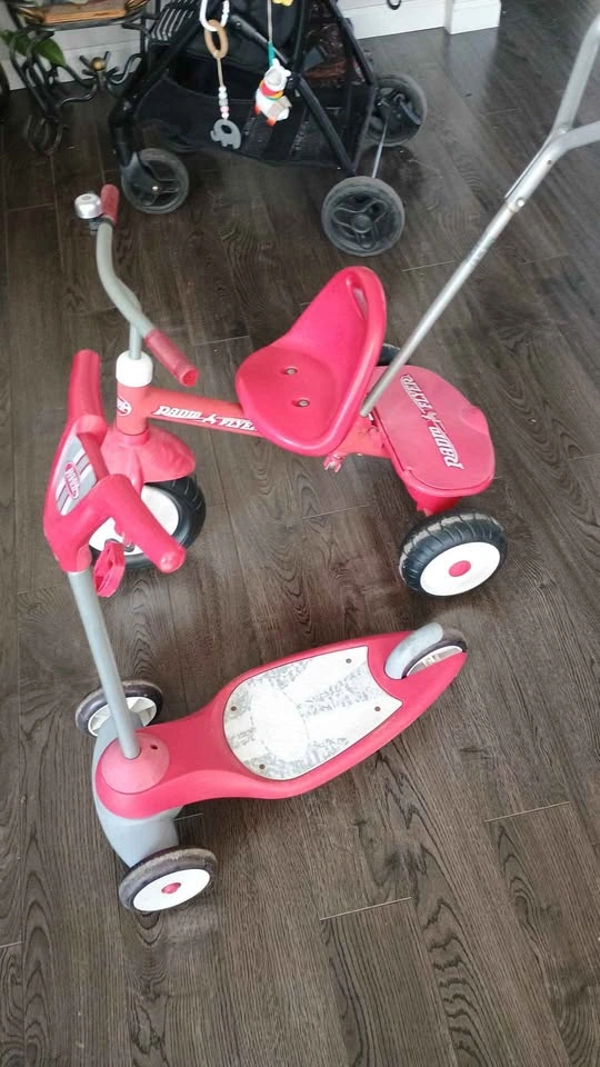 Radio Flyer tricycle and skateboard - photo 2