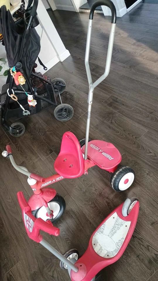 Radio Flyer tricycle and skateboard - photo 3