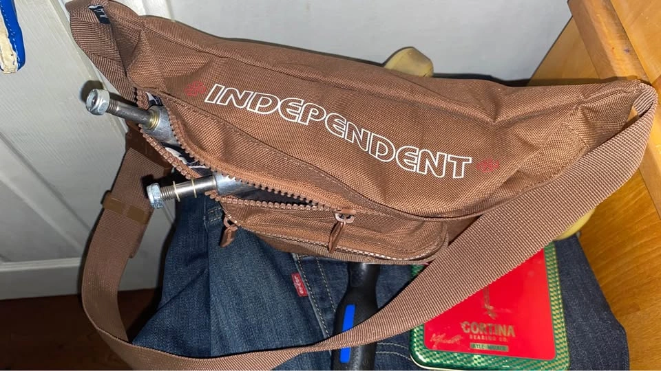 Vintage Independent Skateboard Trucks Herschel Fanny Pack - photo 2