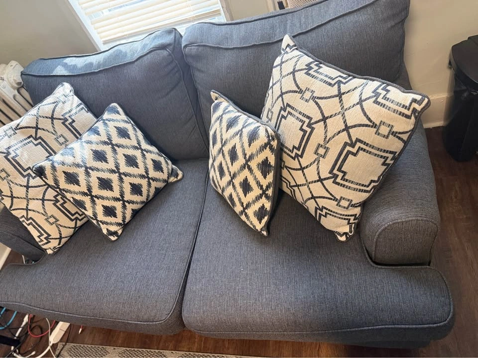 Free cushions - photo 3