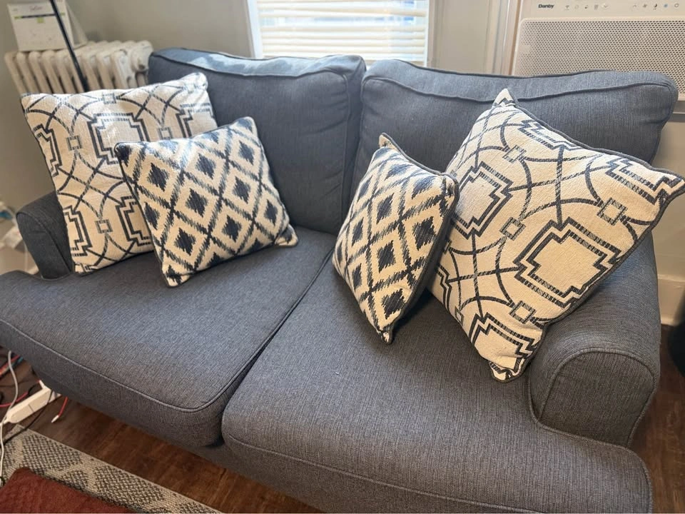 Free cushions - photo 4