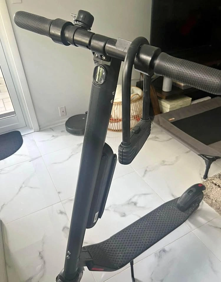 Ninebot ES4 Electric Scooter in Great Condition