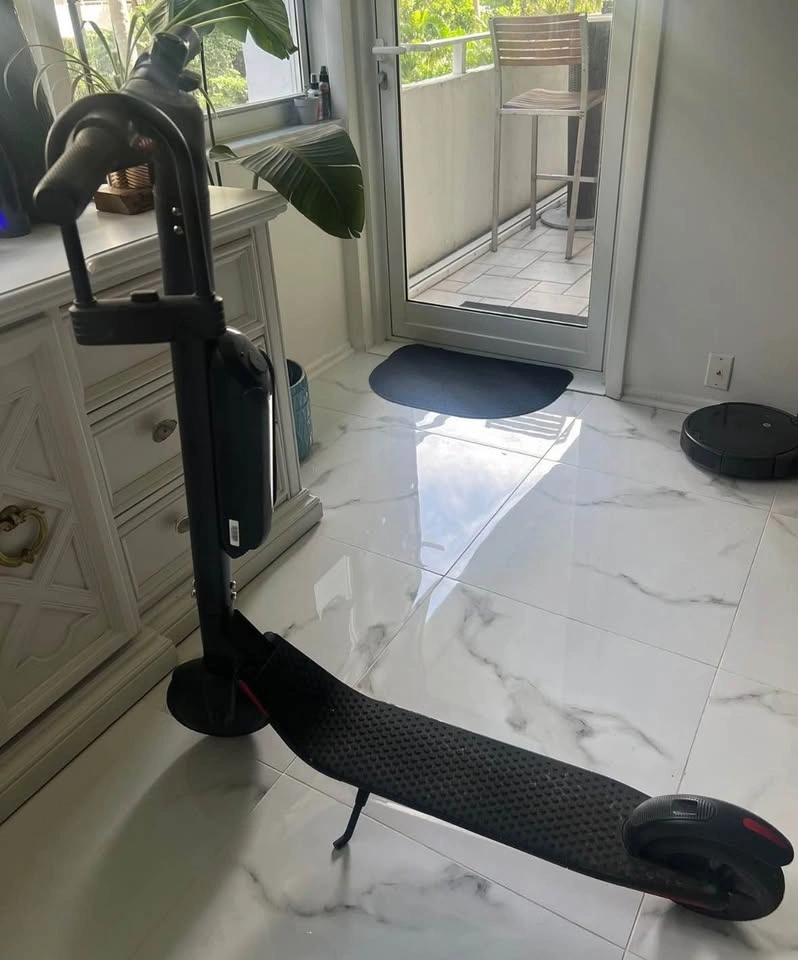 Ninebot ES4 Electric Scooter in Great Condition - photo 2