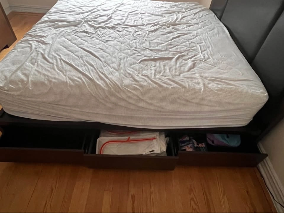 King size bed frame+ Stearns and Foster mattress - photo 2