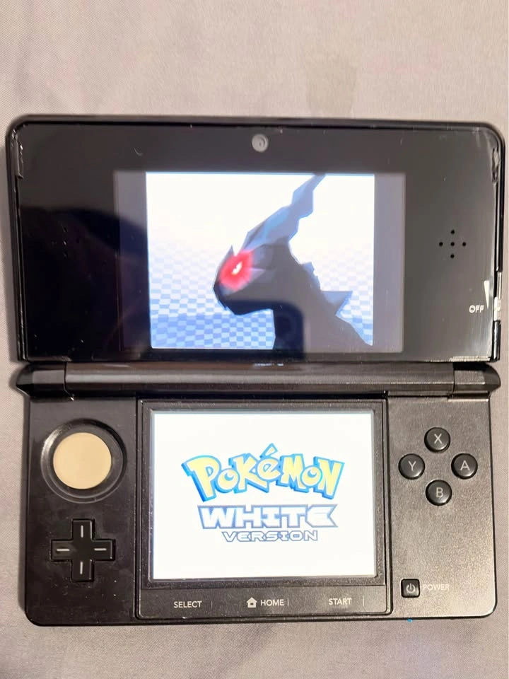 3DS (Original box is NOT included) with Pokémon White + Moon - photo 3