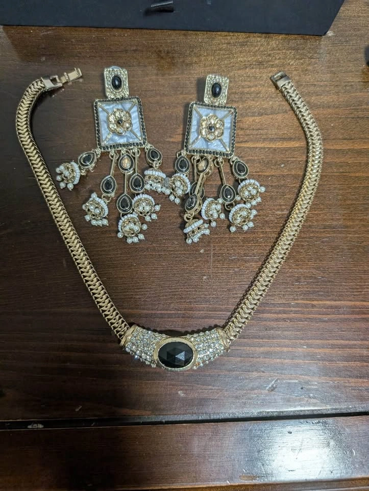 Assorted Indian Jewelry Sets and Beaded Purses - photo 3