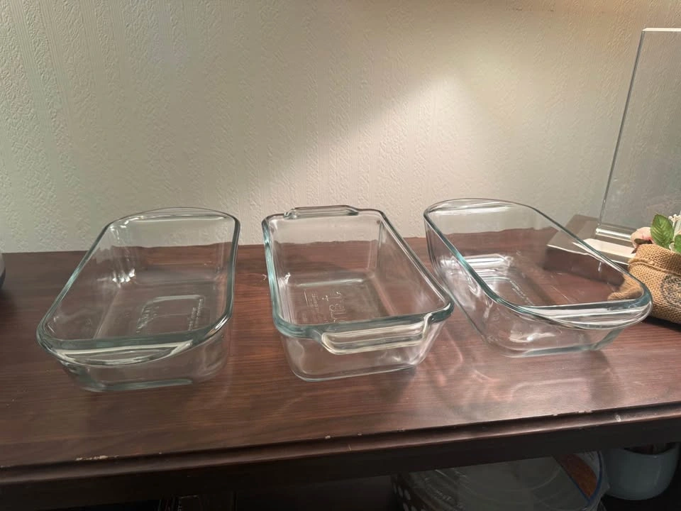 Pyrex Glass Loaf Pans - Set of 3 - photo 2