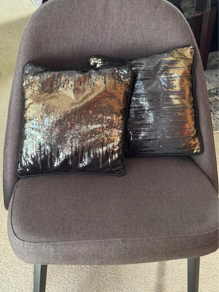 Set of 2 Gold and Black Sequin Throw Pillows - photo 2