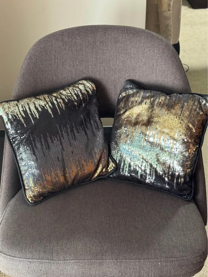 Set of 2 Gold and Black Sequin Throw Pillows - photo 3
