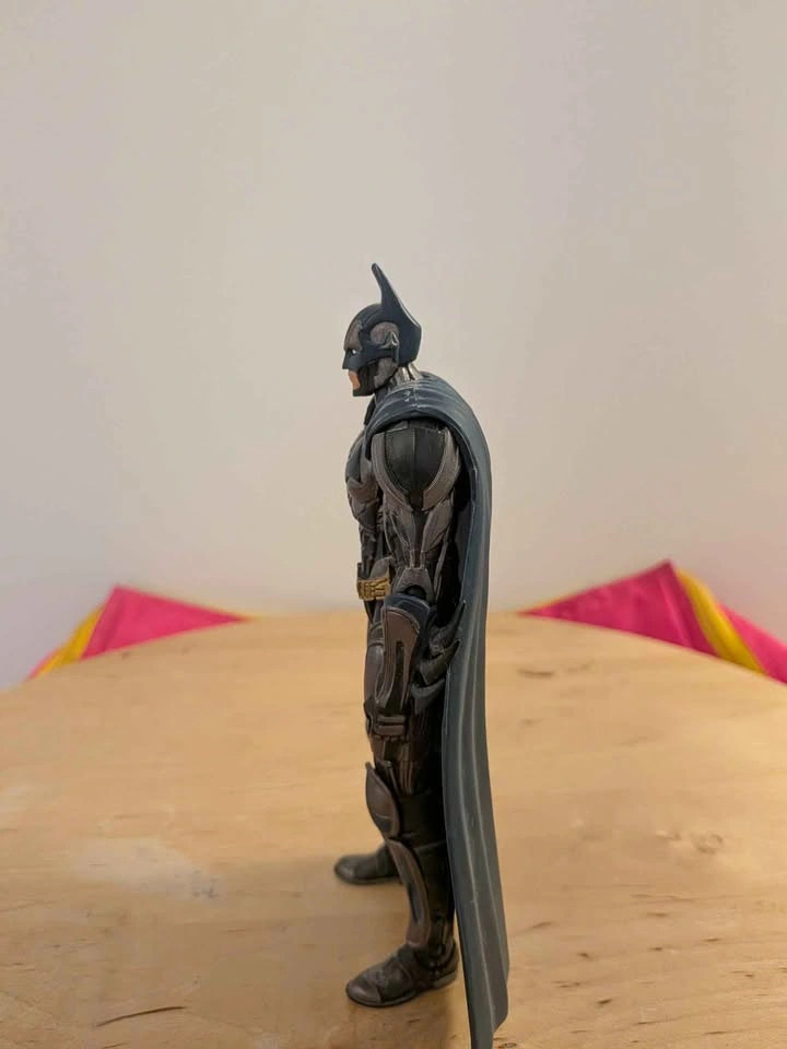 DC Comics Unlimited Injustice Batman Action Figure - 6" - photo 2