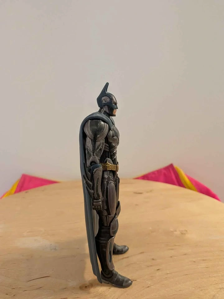 DC Comics Unlimited Injustice Batman Action Figure - 6" - photo 3