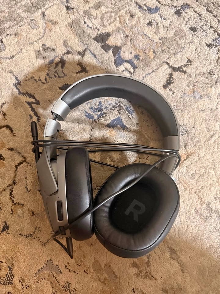 Gvyugke 2.4GHz Wireless Gaming Headset