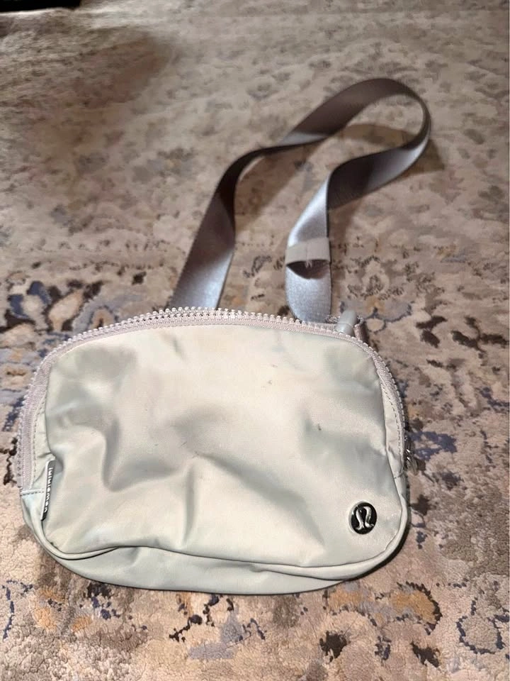 Lululemon Everywhere Belt Bag