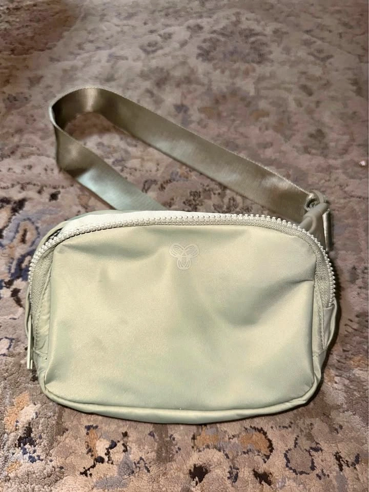 TNA On the Way Belt Bag