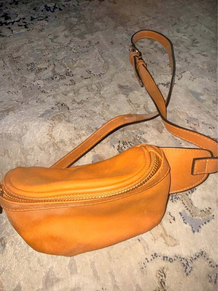 vintage-style tan leather belt bag / fanny pack