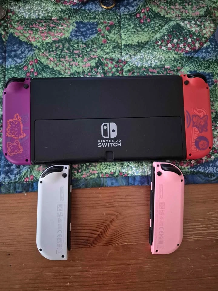 Nintendo Switch OLED - photo 3