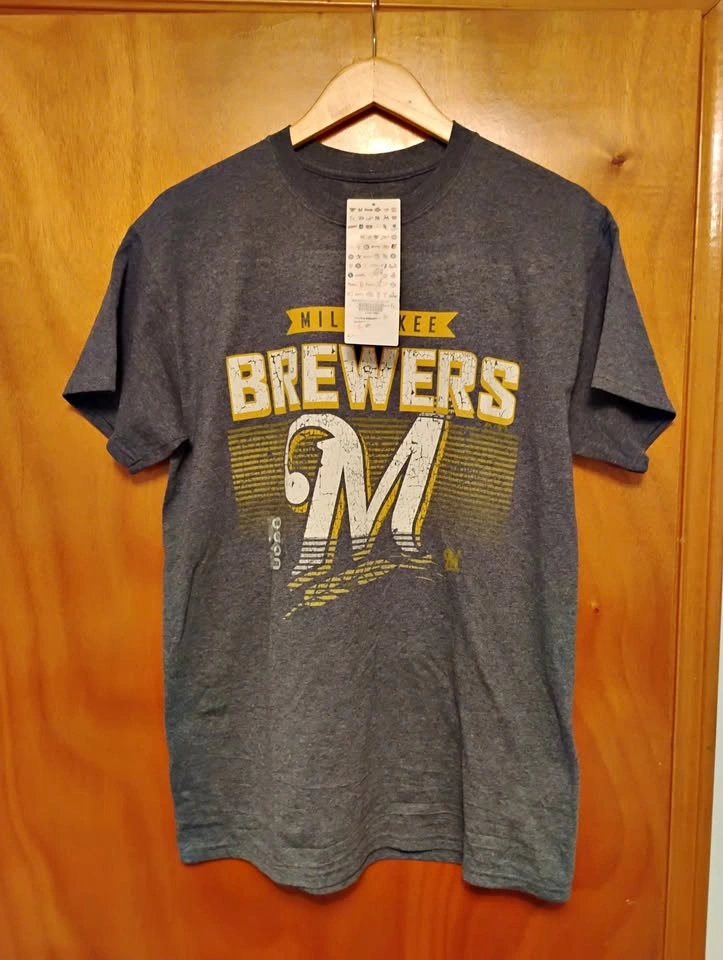 Milwaukee Brewers MLB T-Shirt New With Tags Medium