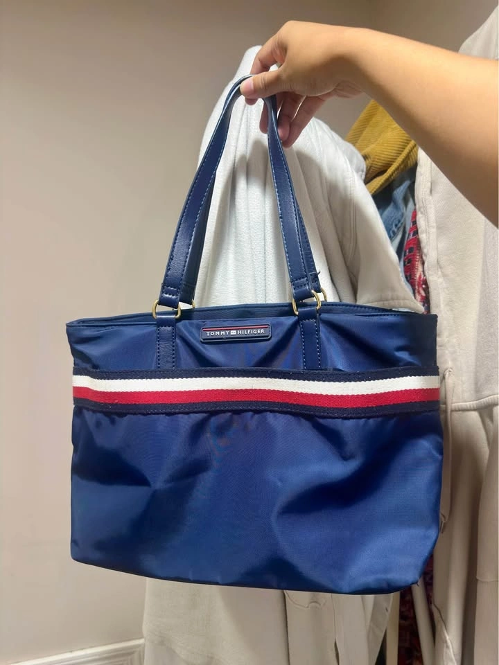 👜Tommy Hilfiger Navy Blue Nylon Tote Bag - photo 5