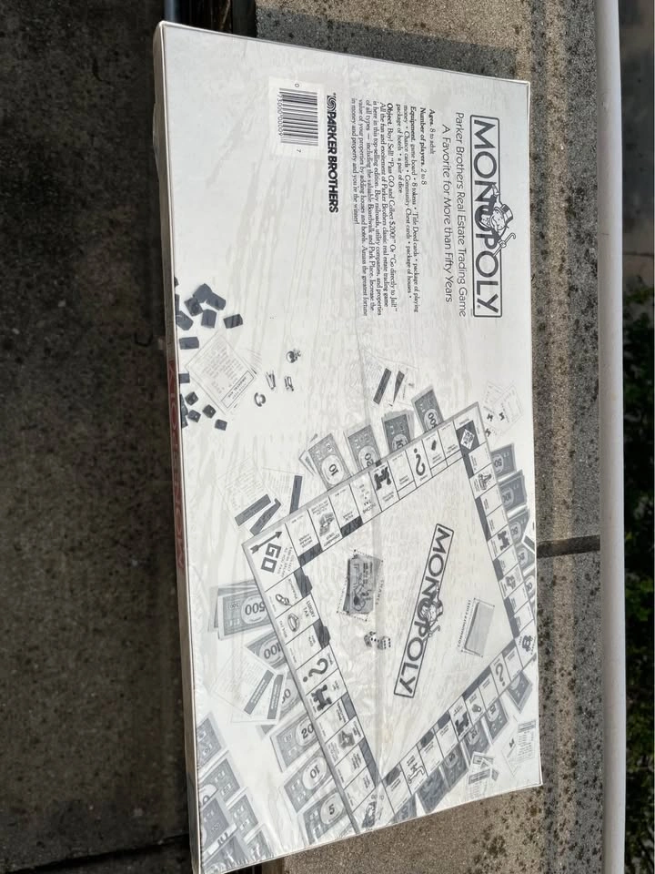Vintage 1985 Parker Brothers Monopoly Board Game — Factory Seale - photo 2