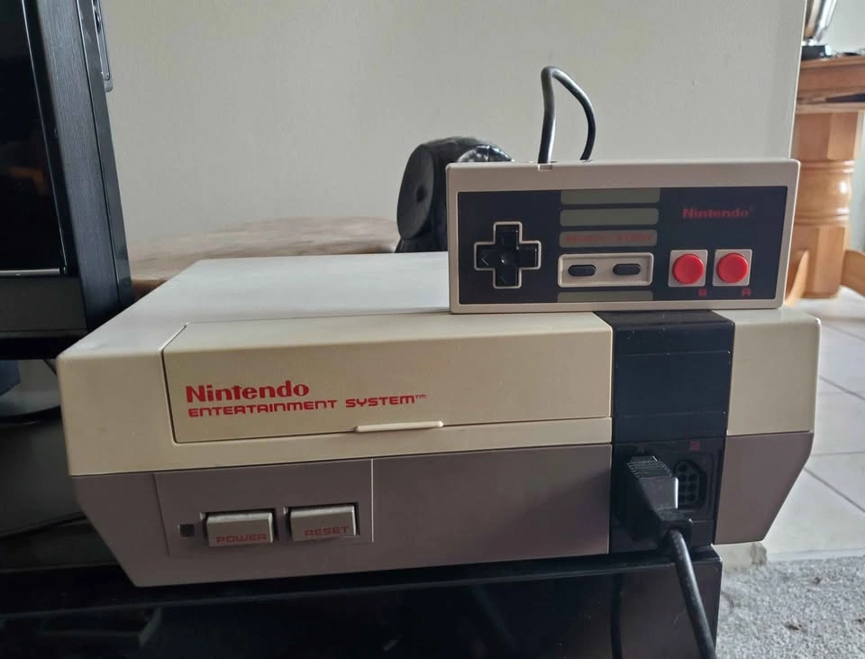 NES Console Bundle - photo 2
