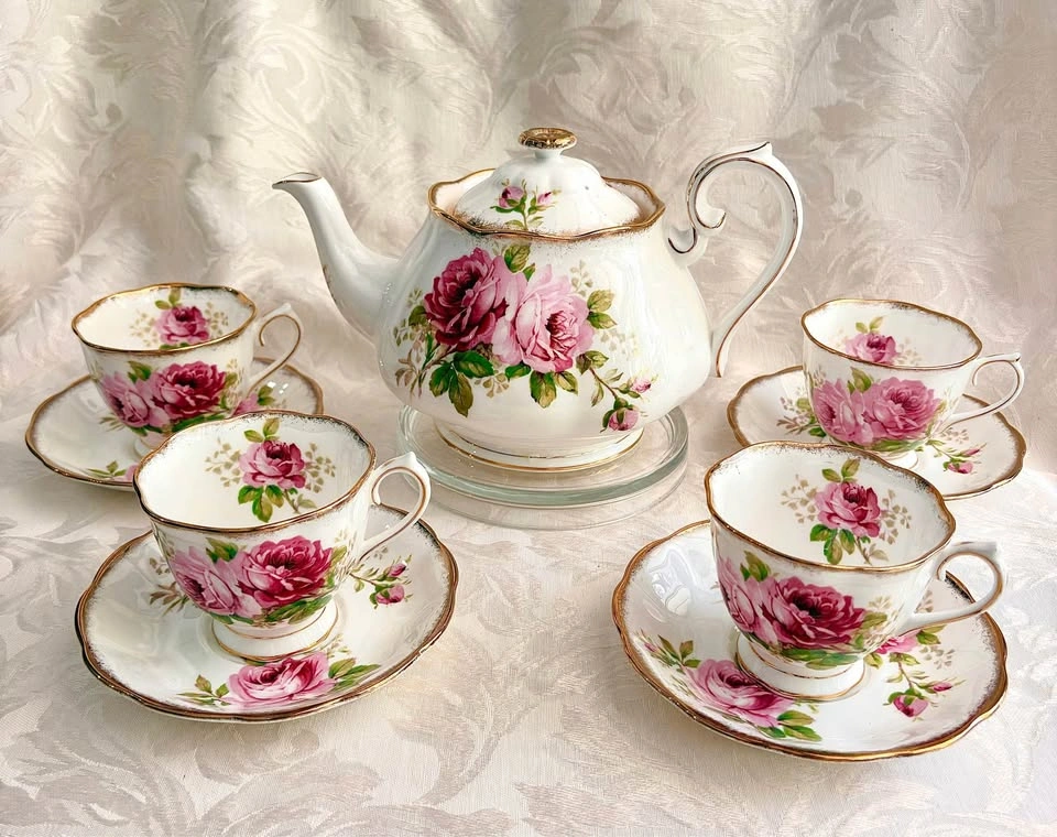 Royal Albert American Beauty Teapot and 4 Teacup Set - photo 2