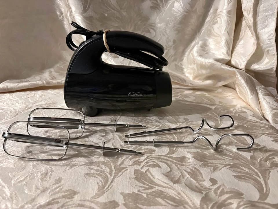 Sunbeam Mixmaster Hand Mixer