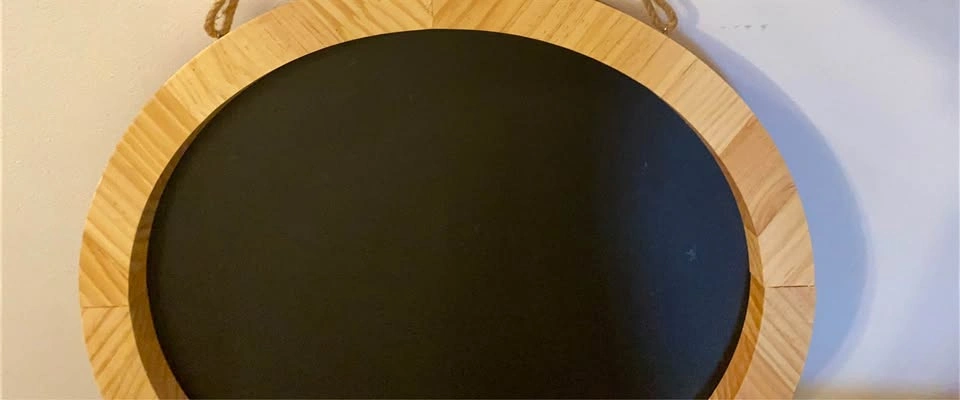 Rustic Round Wooden Chalkboard – Brand New - photo 3
