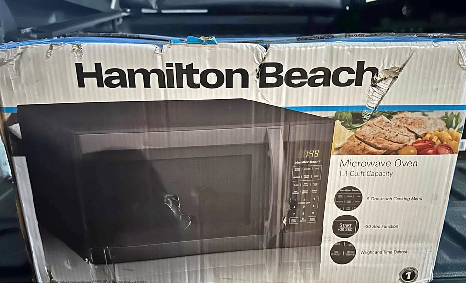 Hamilton Beach 1.1 cu ft Microwave Oven – Black (Open Box)