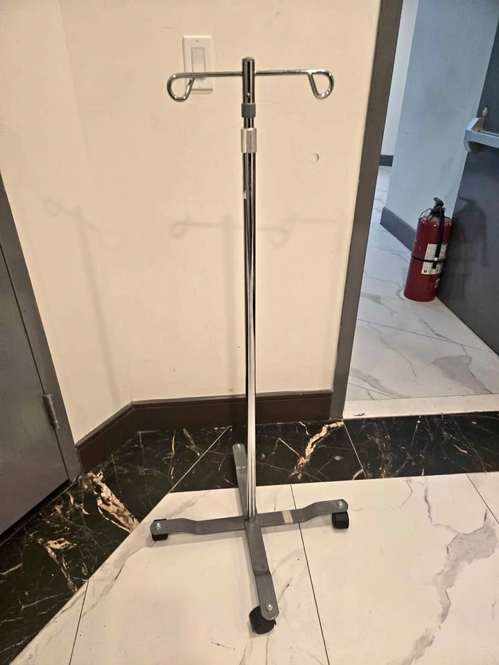 IV Drip Stand Like New