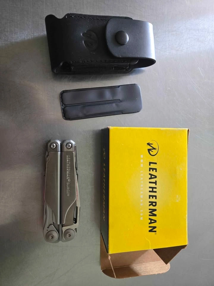 BRAND NEW LEATHERMAN Surge 21-in-1 Heavy-Duty Multi-tool - photo 2