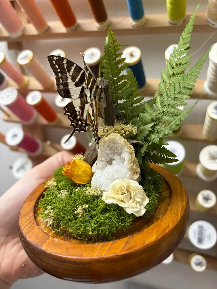 Spot Swordtail Dome with Flowers and Geode - photo 4