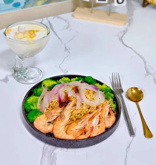 Cozy & Inviting Ceramic Dinner Plate Japanese Style $6.99