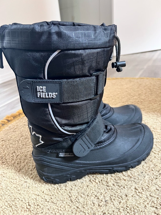 Ice Fields Winter Boots - Barely Used (Size-8)
