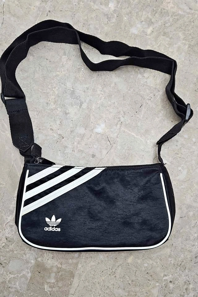 Adidas Originals Mini Airliner. Compact crossbody/shoulder bag