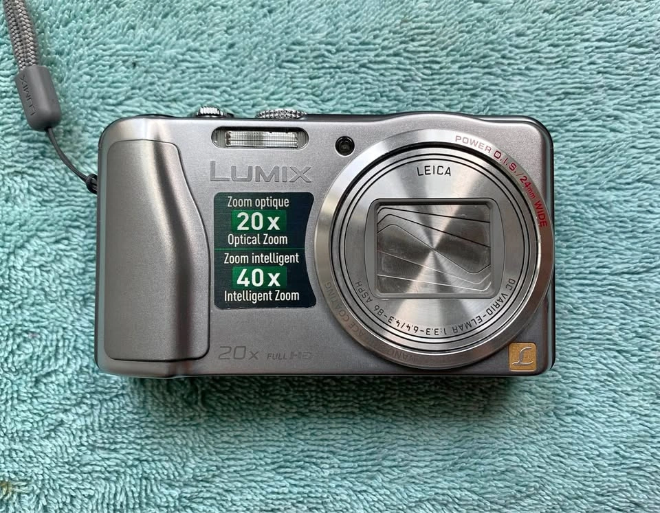 Lumix Panasonic DMC-ZS20 Digital Camera