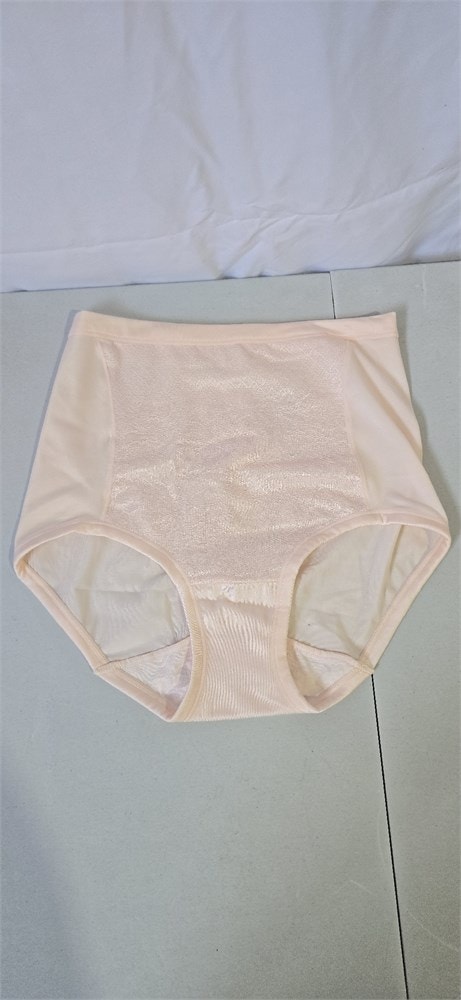 SIZE 6 Vanity Fair Women's Smoothing Comfort with Lace Brief Pan - photo 3