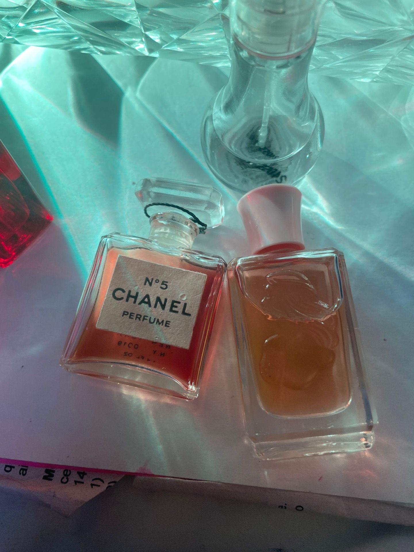 Designer Perfumes: Chanel No.5, White Shoulders, and more - photo 3