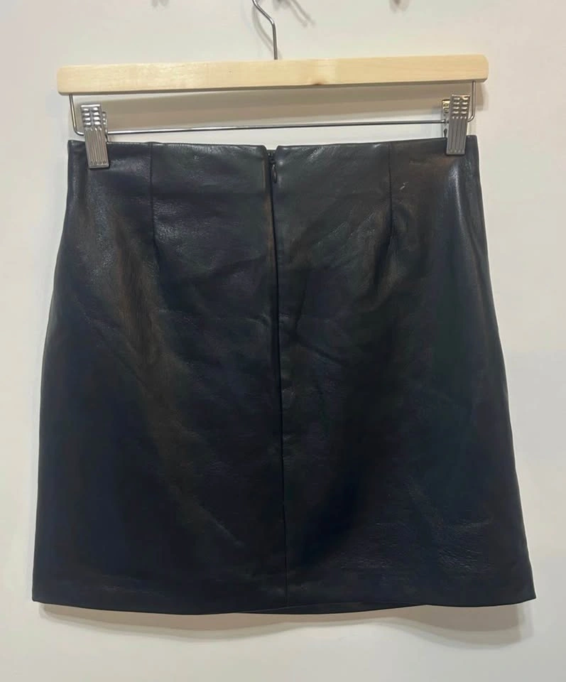 Aritzia Wilfred Angie Skirt, Black Faux Leather, Size 2 - photo 3