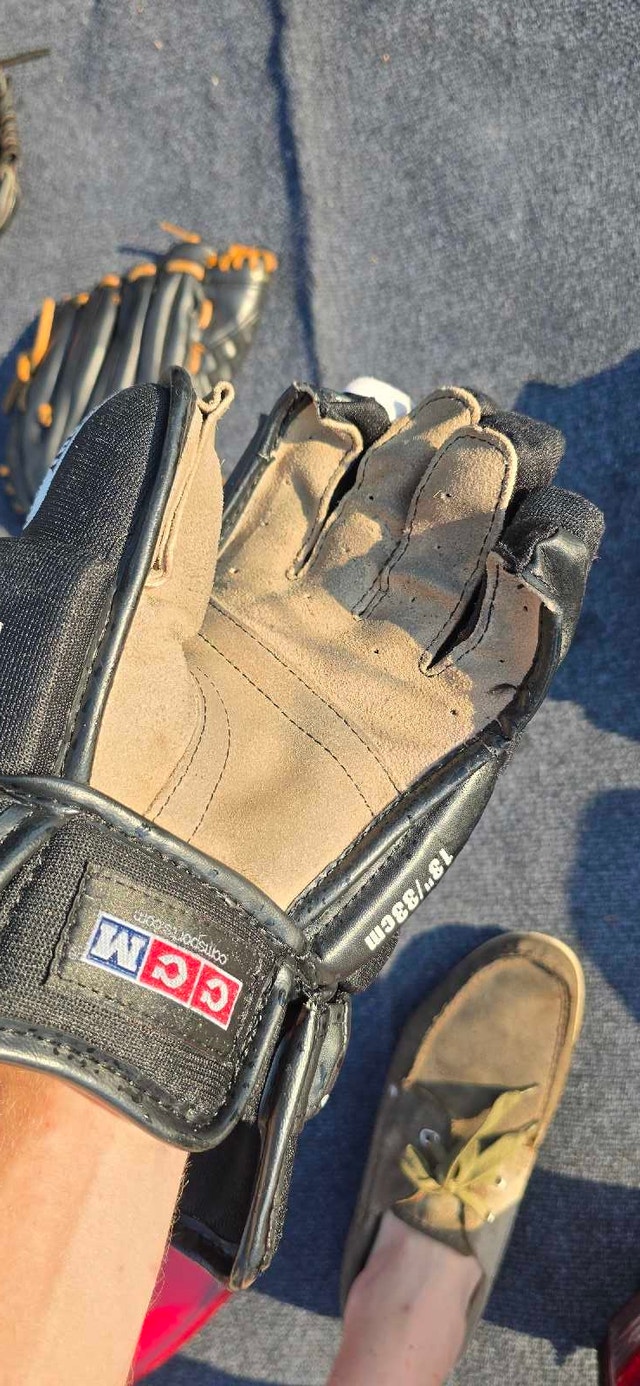 CCM 252 Hockey Gloves - photo 3